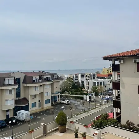 Private Apartment *