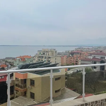 Private Apartment *